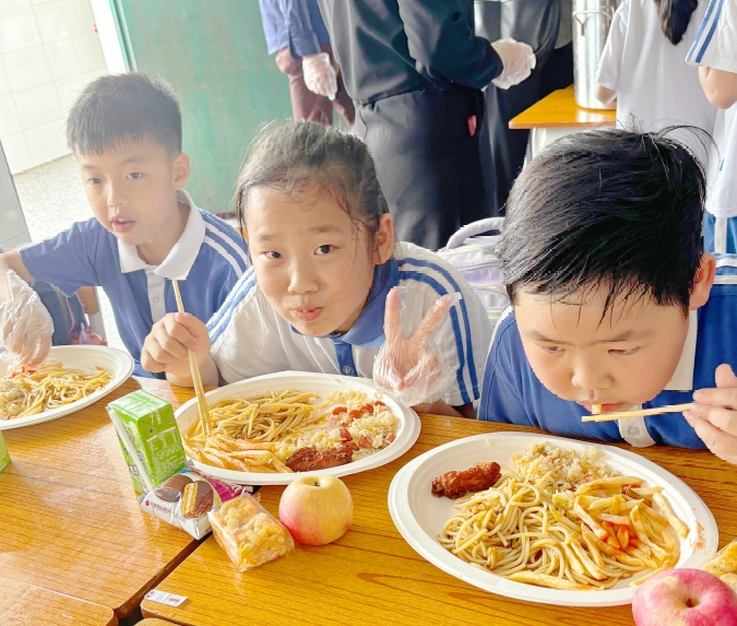 龙湖学校美食节2