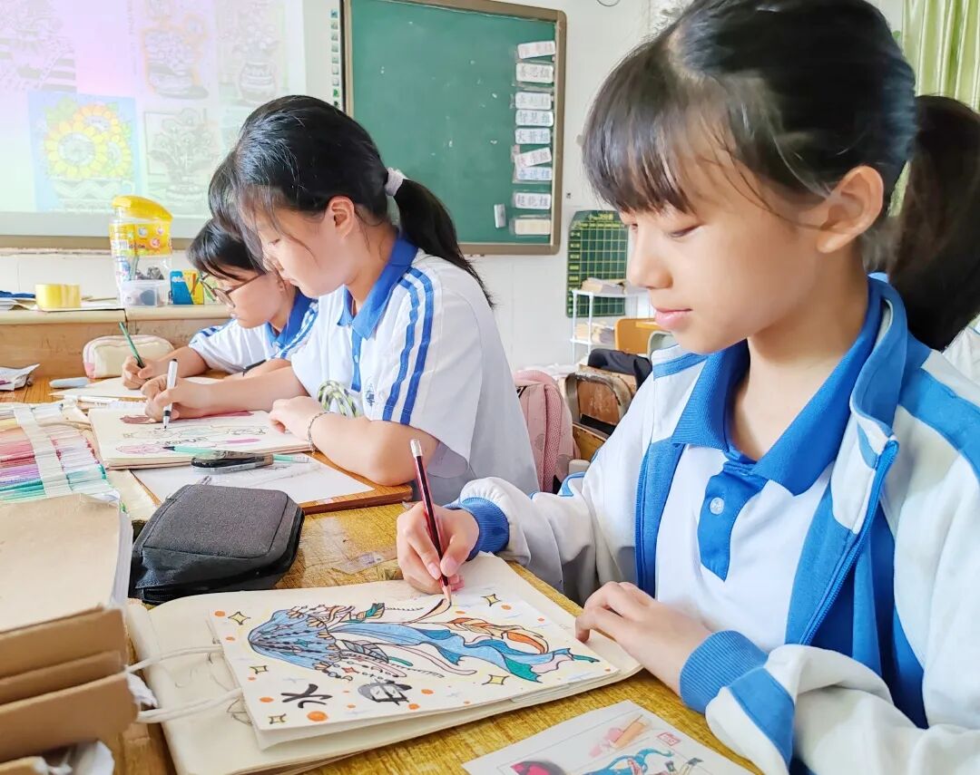 龙湖学校活力美术社