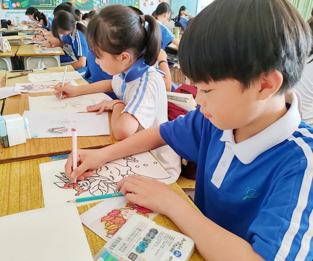 龙湖学校活力美术社2